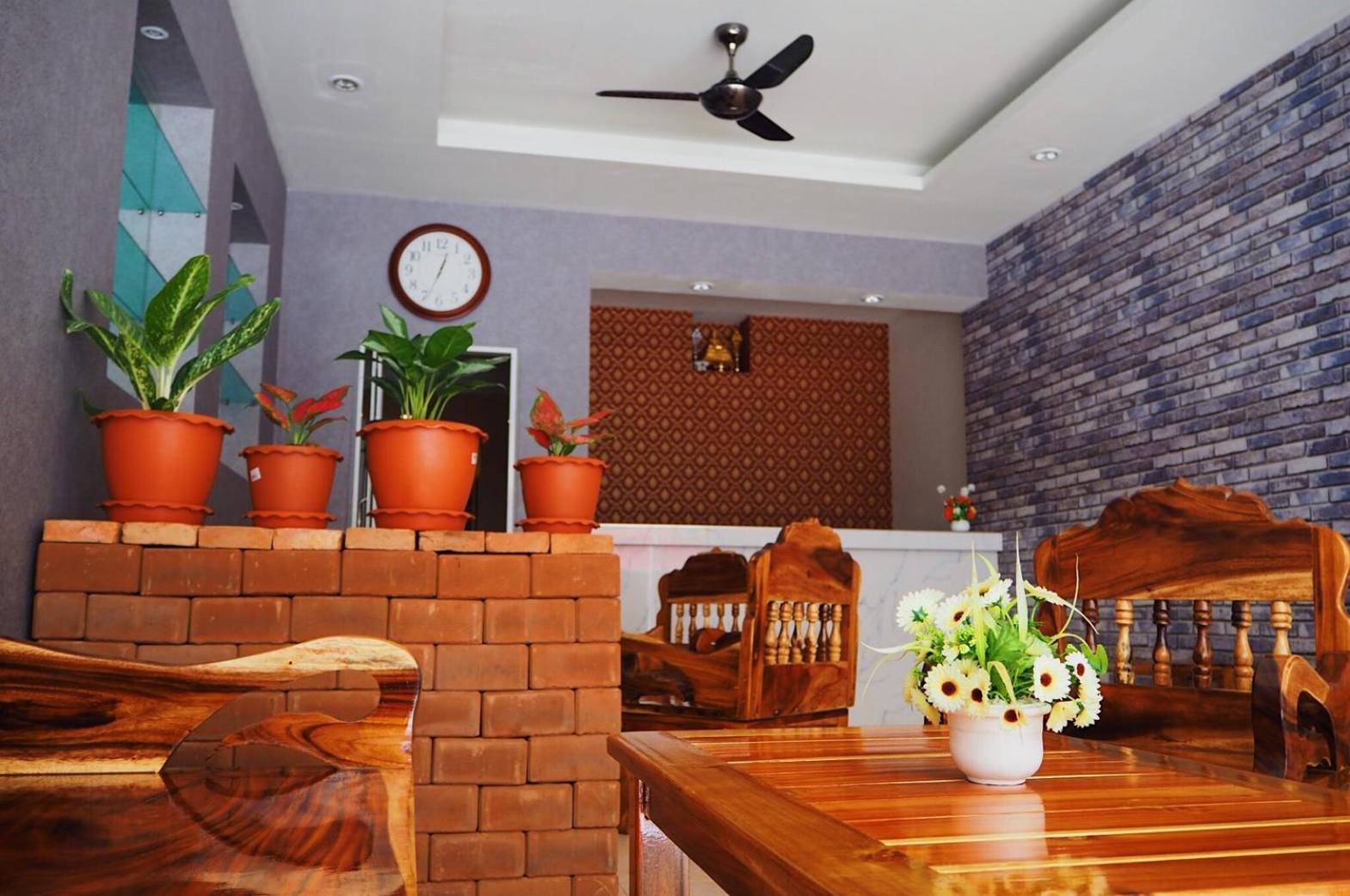 The Lucky Kata Hostel Exterior photo